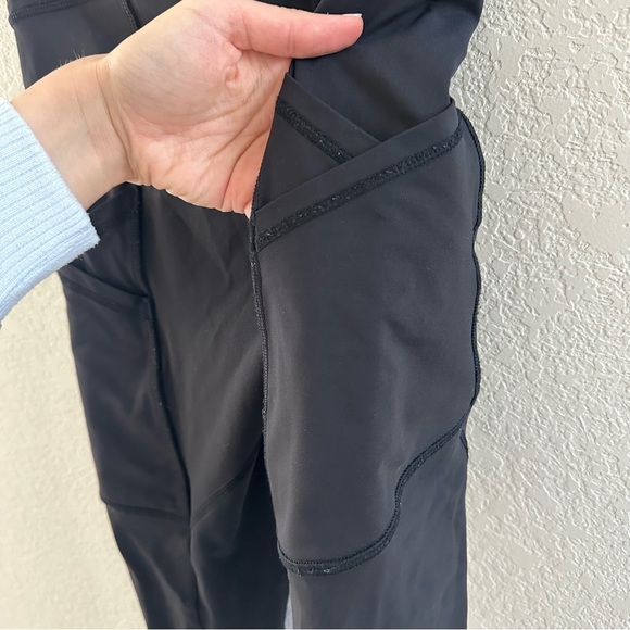 Lululemon Lululemon Outrun 17" Crop
Black size 4 - Picture 9 of 12